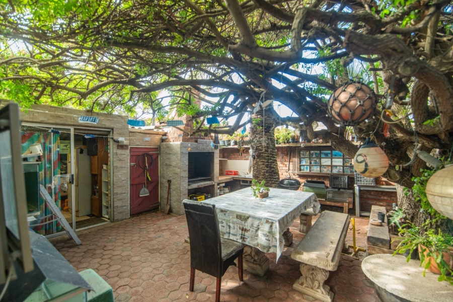 6 Bedroom Property for Sale in Bluewater Bay Eastern Cape